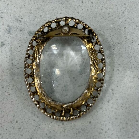 Vintage Oval Crystal Brooch Gold Tone Multi-Faceted Brilliant Excellent Cond. - Picture 5 of 6